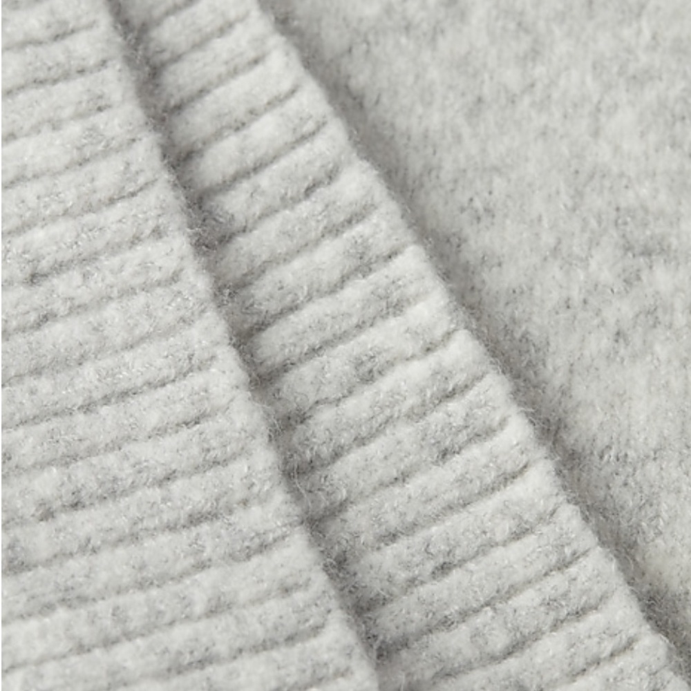 BNWT Express Cozy Knit Ribbed Turtleneck Sweater L Silver Heather Gray - Picture 7 of 12